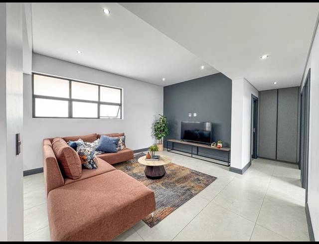5 BEDROOM HOUSE FOR SALE IN MIDSTREAM HEIGHTS